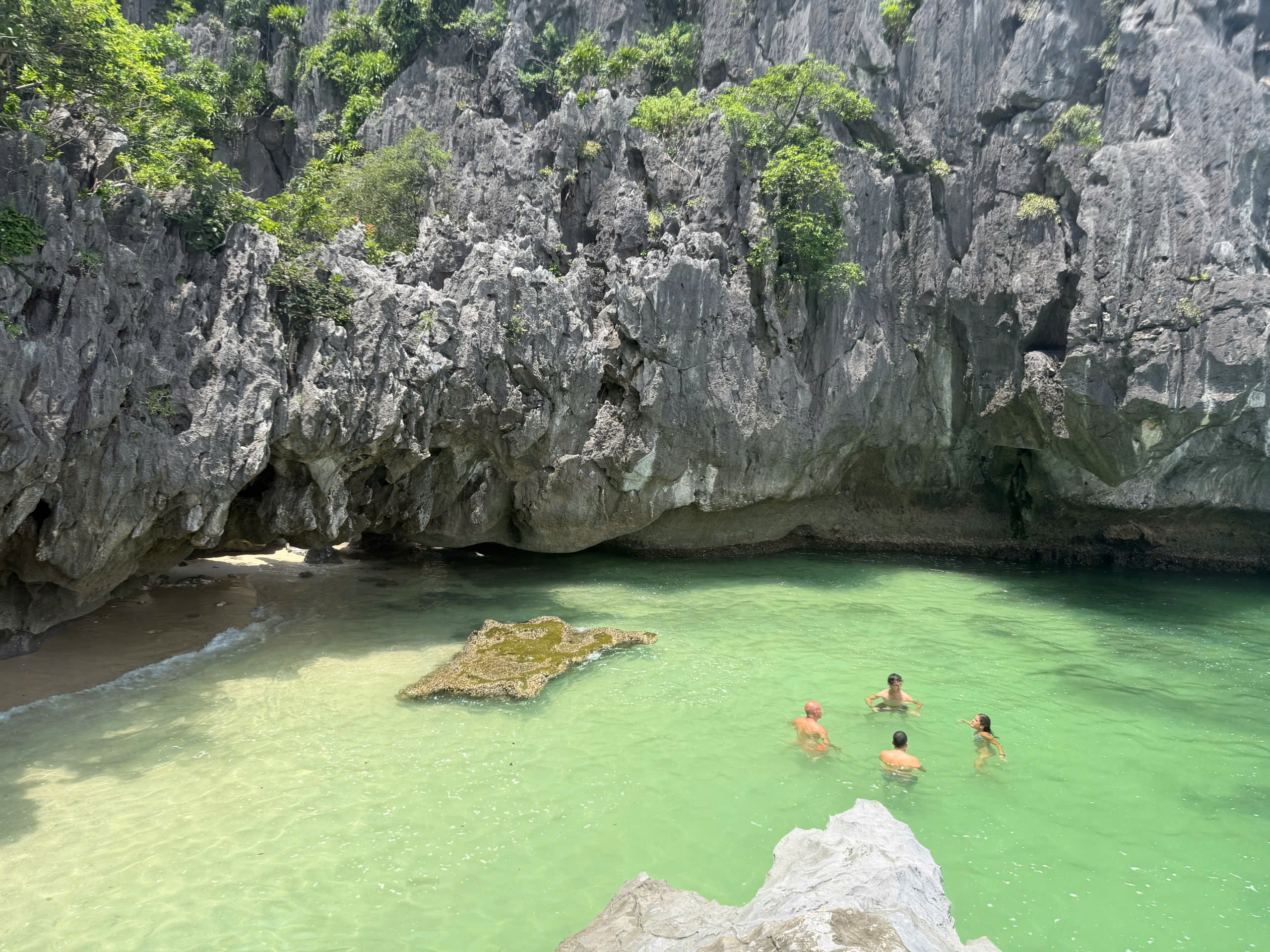 Cat Ba: Fullday Lan Ha Bay Cruise, Kayaking, SUP & Biking (Small Group)